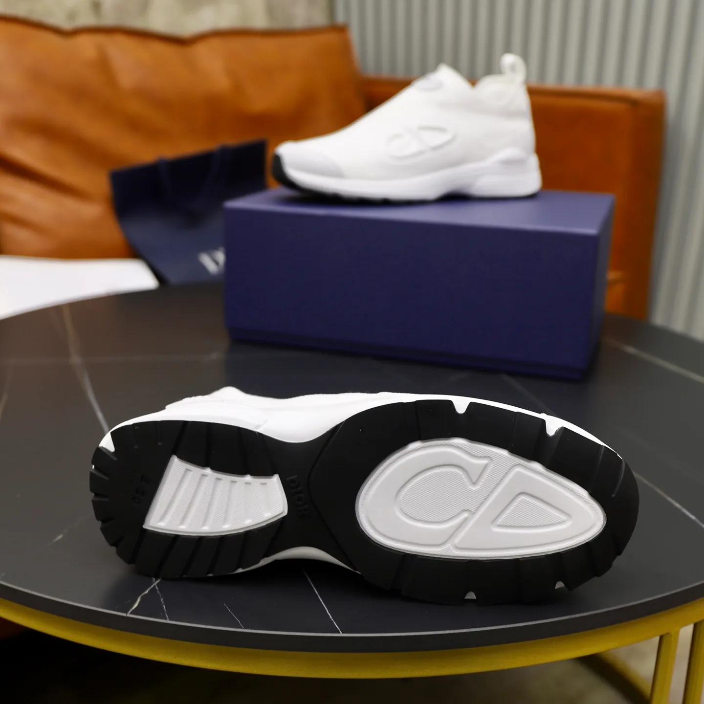 Men's shoes: 520💰Dior Dior B30 latest hot model shipped, original 1:1 manufacturing ▪️ Fabric: Original custom fly woven ▪️ Lining: Imported breathable mesh ▪️ Sole: Original molded non-slip outsole ▪️ Size: 38-46 (45, 46 custom-made, non-refundable)